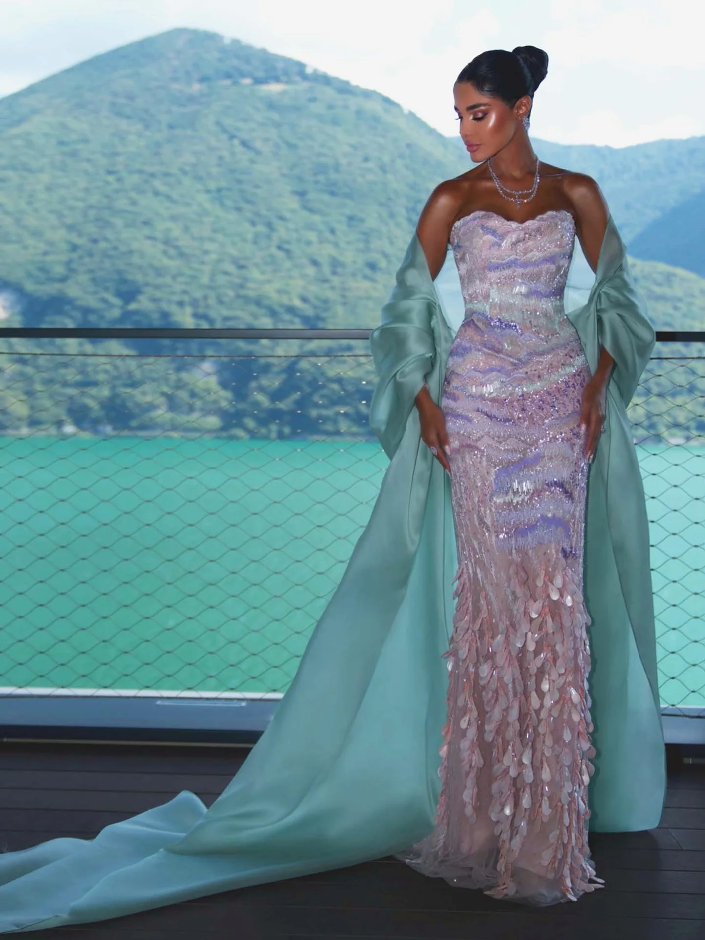 

Customized Exquisite Luxury Dreamy Wedding Dress Bridal Party Bridal Gowns Chapel Train Appliques Sequined Shawl Organza