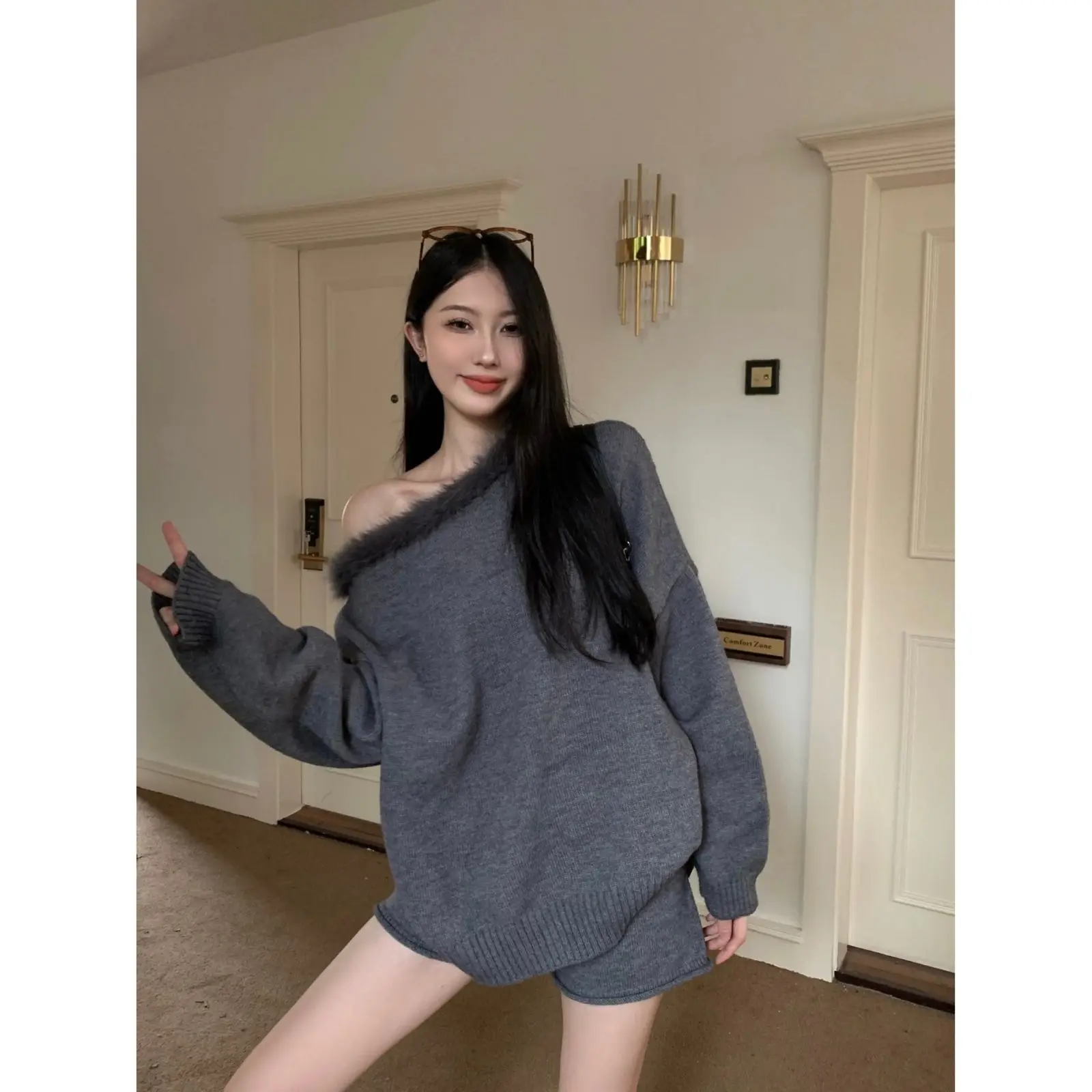 

Повседневный пуловер с меховым воротником и наклонными плечами, свитер, короткие комплекты, женские осенние модные серые вязаные шорты, комплект из двух предметов