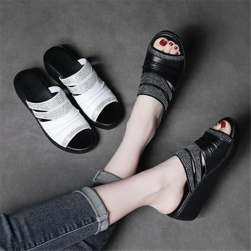 Best Sale Classic Rhinestone Cow Leather Shoes Fashion Sandals 2024 Summer Women Slipper Platform Wedges Slippers Women Sandals