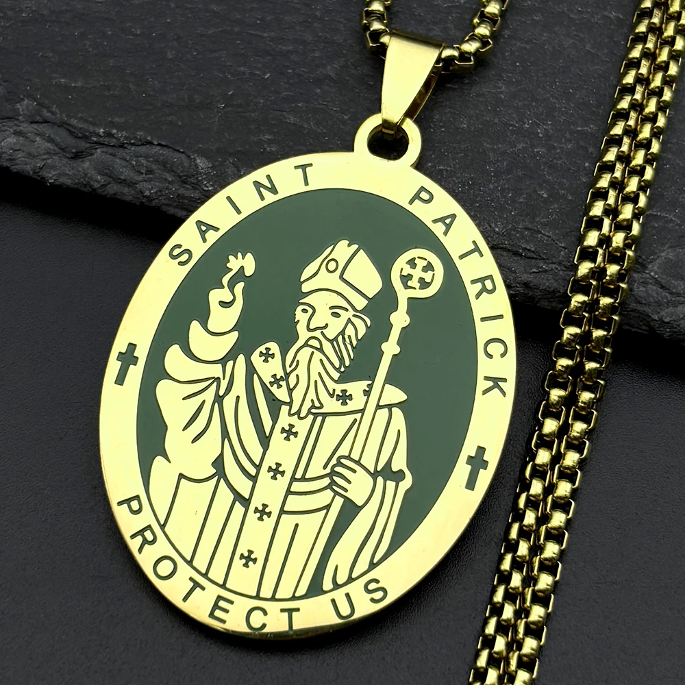 Irischer St. Patrick Schütze Uns Anhänger-Halskette für Damen und Herren, Goldfarben, Edelstahl, Grüne Emaille, Ovale Medaille, Kettenschmuck