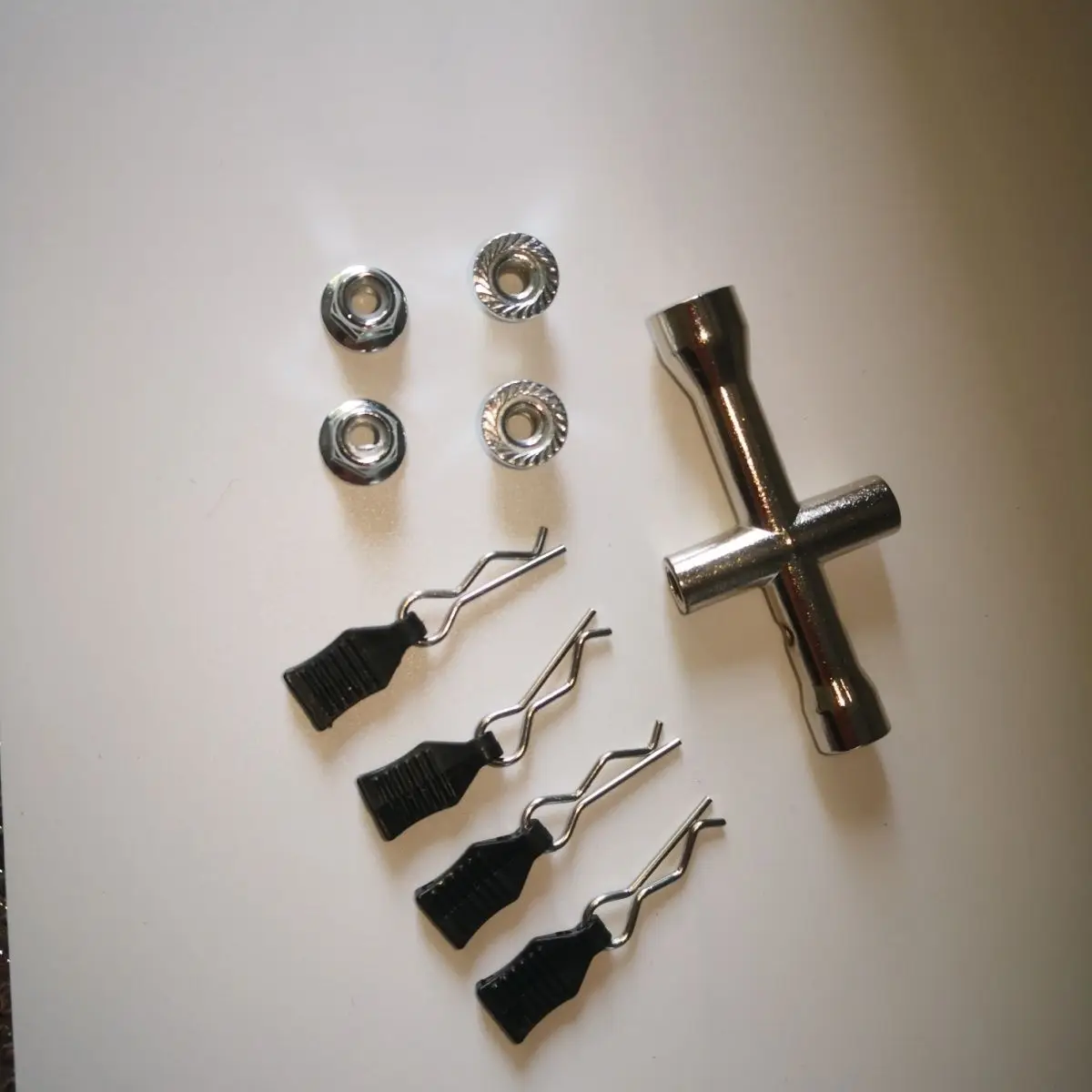 

Metal Cross Wrench Wheel Nuts R-Clips for JJRC Q130 Syma RC Short Course Truck Upgrade Tools & Parts