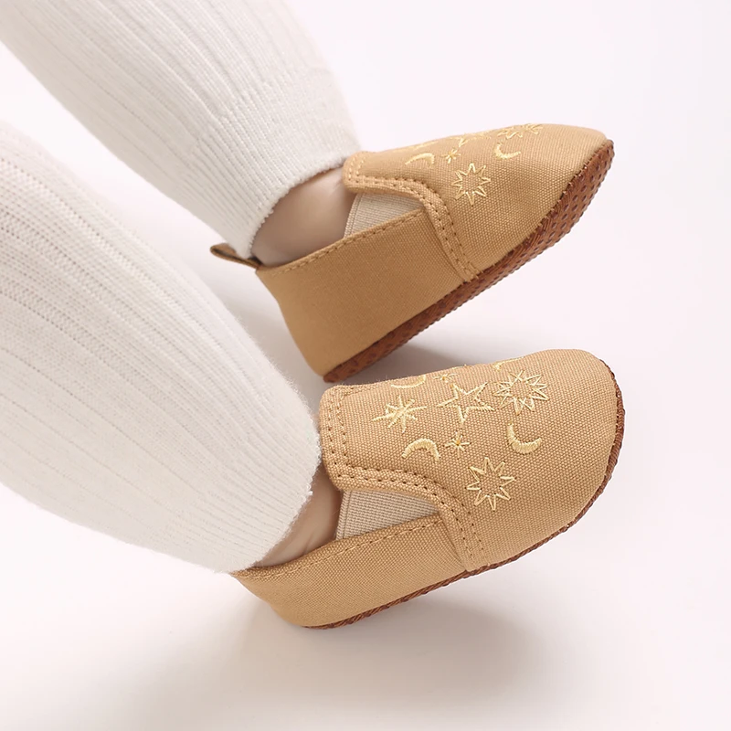 Zapatos de bebé de primavera y otoño de 0 a 18 meses, zapatos informales antideslizantes y cómodos de suela blanda de lona bordada