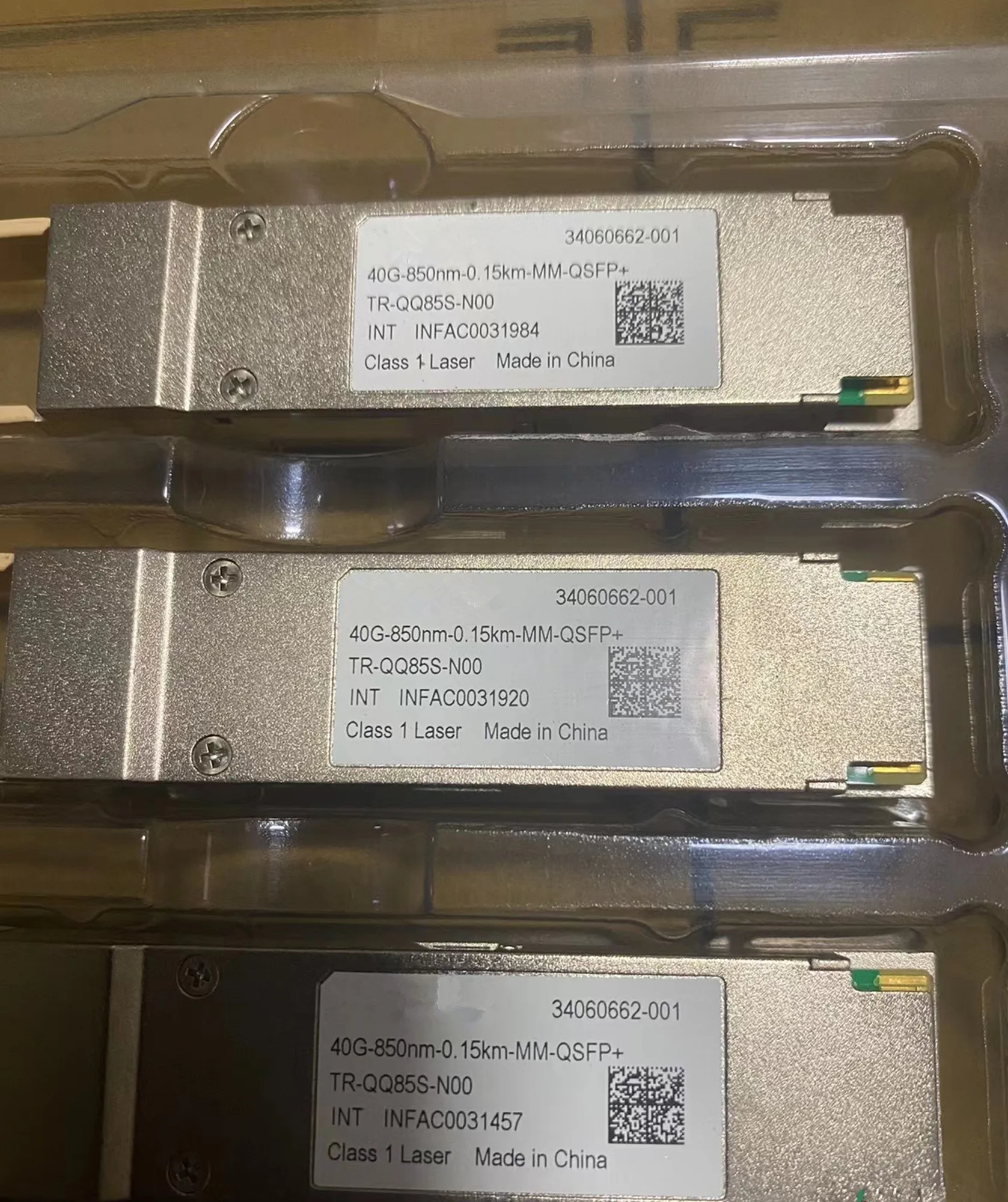 Hua W-EI 40G Qsfp Fiber Transceiver/34060662-001 FTL410QE3C-HU TR-QQ85S-N00 40g-850nm-0.15km-mm-qsfp +/40G Qsfp Poort Module