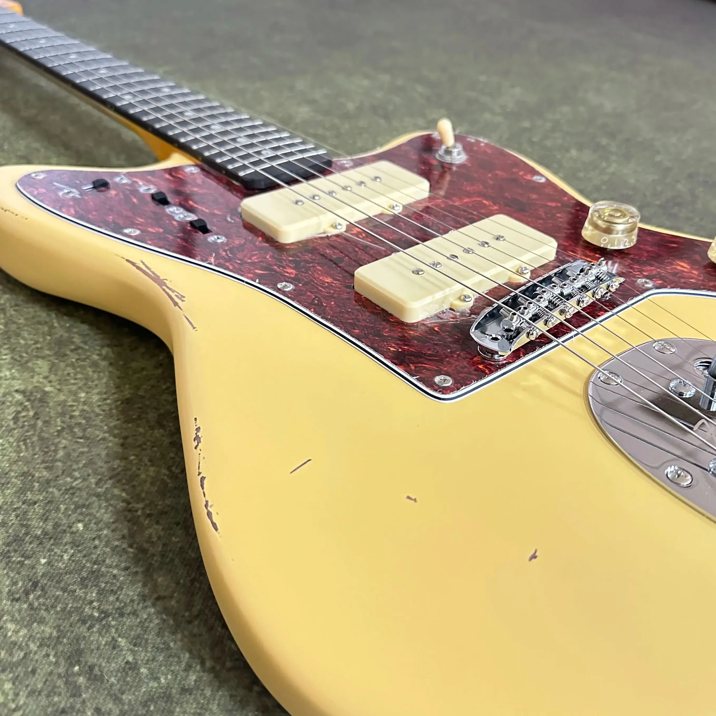 

Электрогитара Jazz Yellow с 2 звукоснимателями 90-й серии, грифом из палисандра, быстрая доставка, подарок в стиле электрогитары, бесплатная доставка