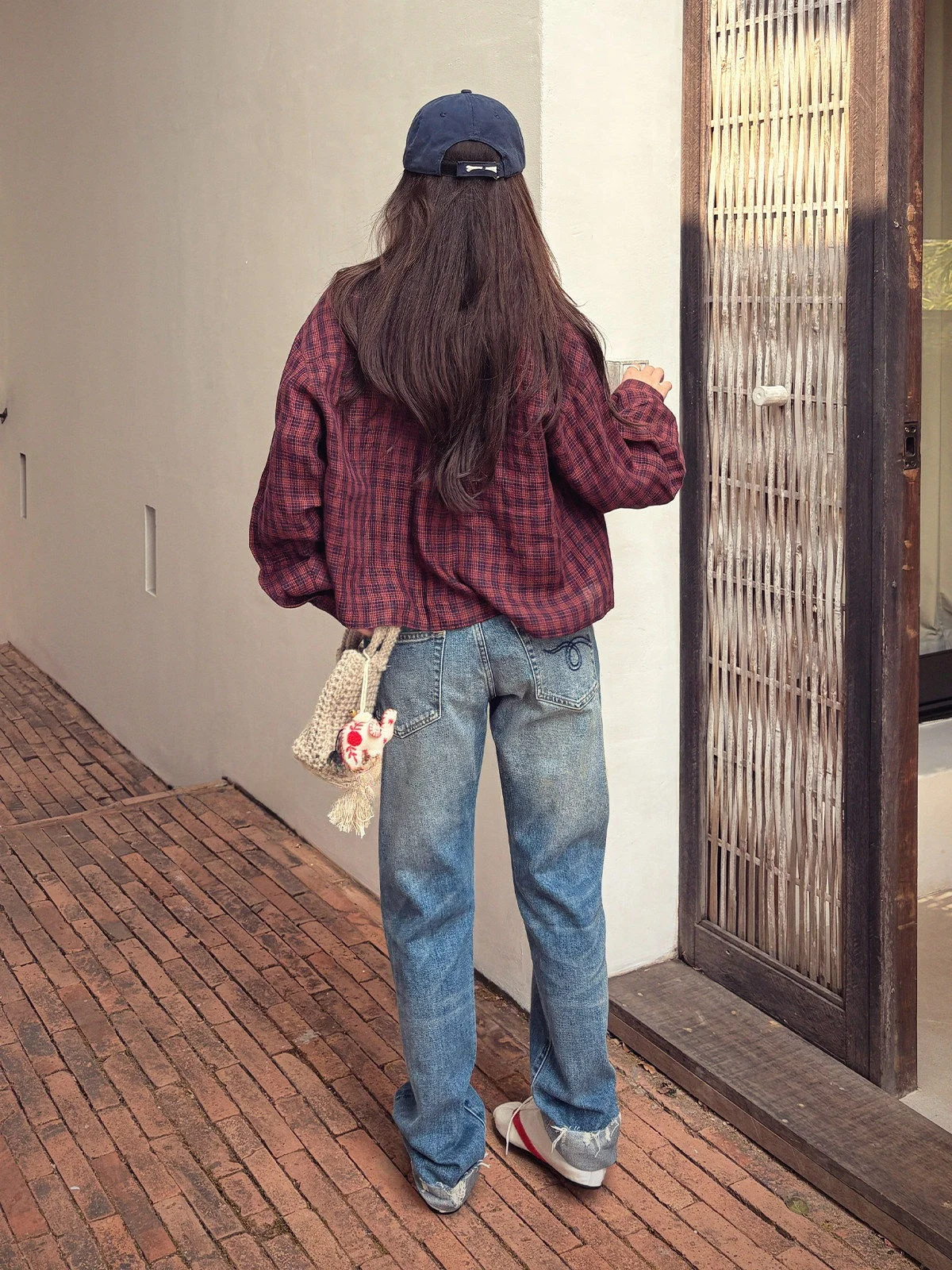 

Женская льняная рубашка в стиле ретро, красная в клетку, на одной пуговице, с отложным воротником, повседневная, свободного кроя, весна 2026, ранний сезон, дышащая, приятная к телу.