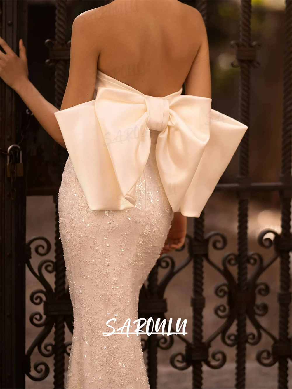 Abito da sposa da donna lucido senza spalline con strascico a fiocco Abiti da sposa lunghi a sirena affascinante Abito da sposa di lusso personalizzato