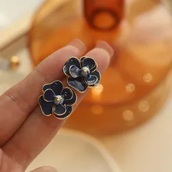 Retro Camellia Dark Blue Flower Earrings High-end Temperament Luxury Unique French Enamel Flower Clip Earrings Without Piercing