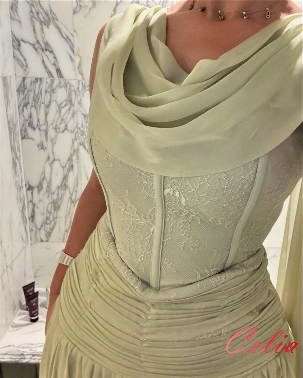 

Customized Sparkly Green Chiffon Evening Dresses Exquisite Scoop Sleeveless Celebrity Gowns Luxury Watteau Train Party Gowns