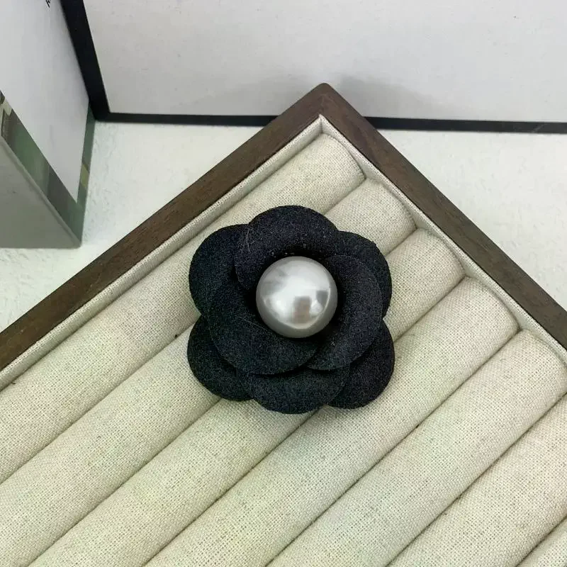 Luxury Elegant Camellia Flower Brooches For Women Black Pearl Brooch Pin Girls Gift Clothing Accessories