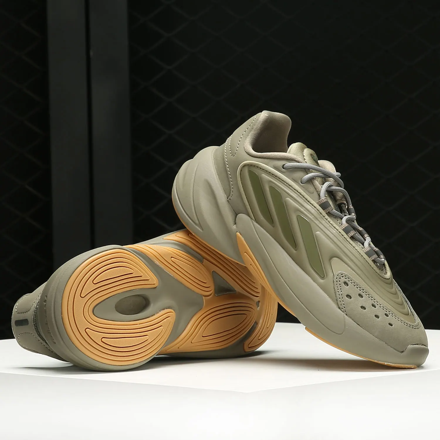 

Adidas genuine clover men's and women's OZELIA retro dad sports shoes GX4025