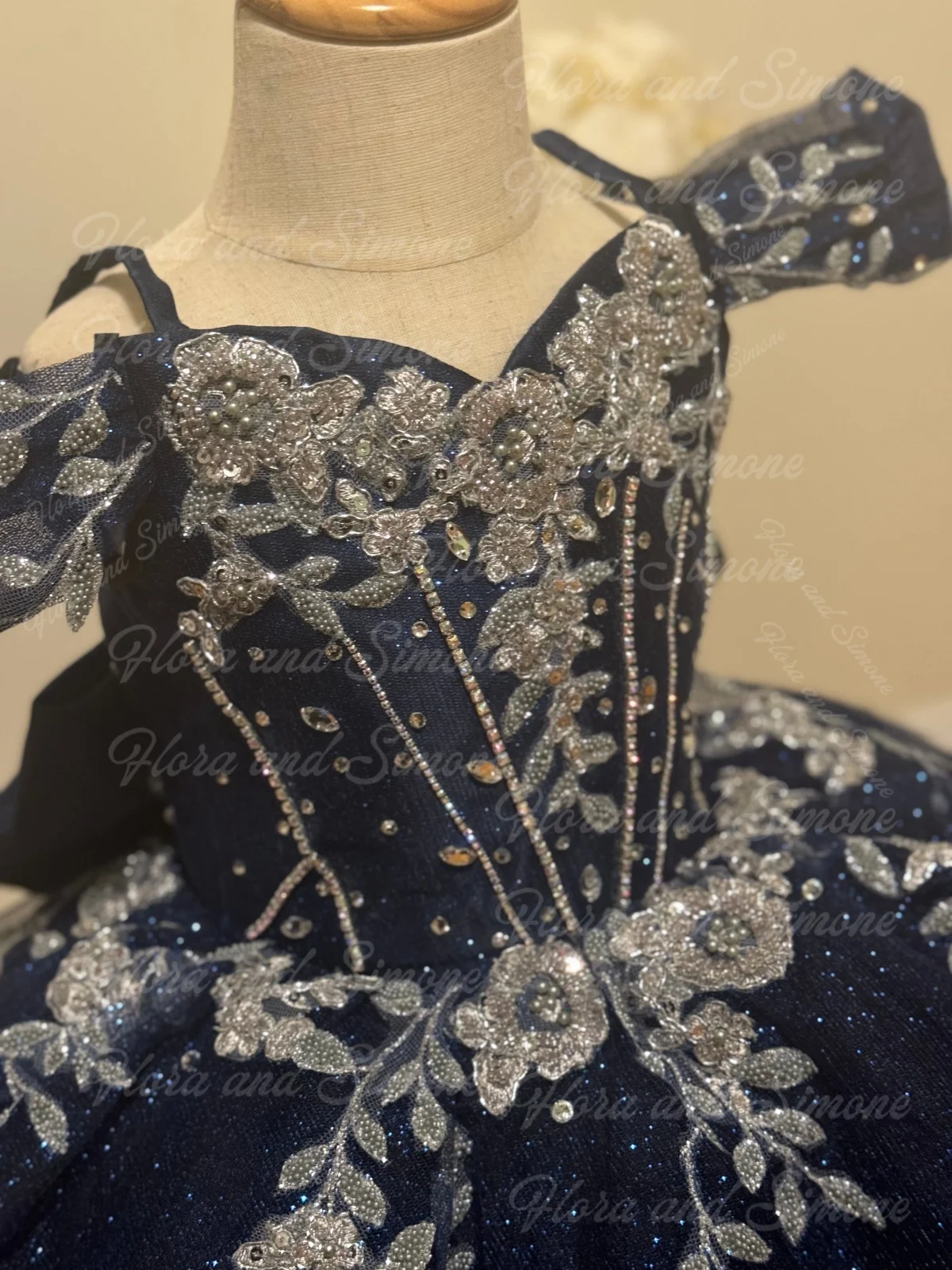 Vestido de niña de las flores de princesa brillante azul oscuro con diamantes personalizado para ceremonias de boda, recuerdos formales, fiestas de desfile