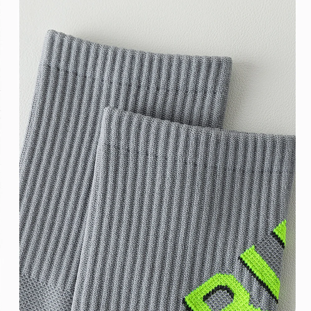 スポーツソックス通気性のあるミッドチューブランニングソックス - Sports Socks のレビューと価格