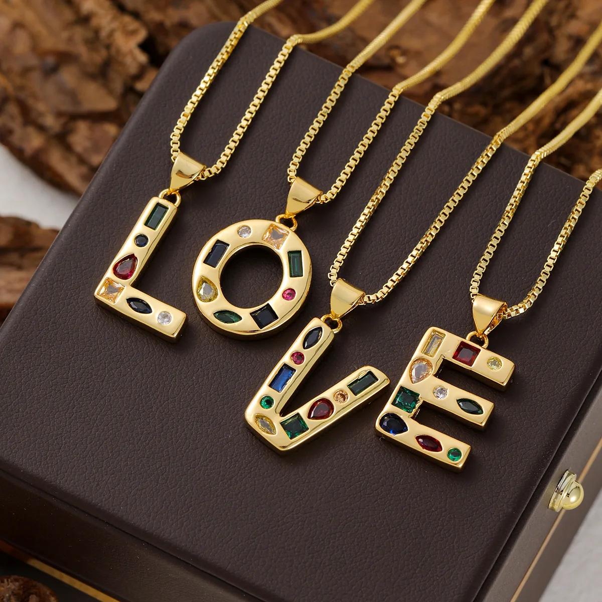 2025 新カラフルなジルコン絶妙な銅ゴールドメッキペンダントミニマリスト鎖骨チェーン A-Z バルーンレターネックレス女性のための 26 文字 18K ネックレス