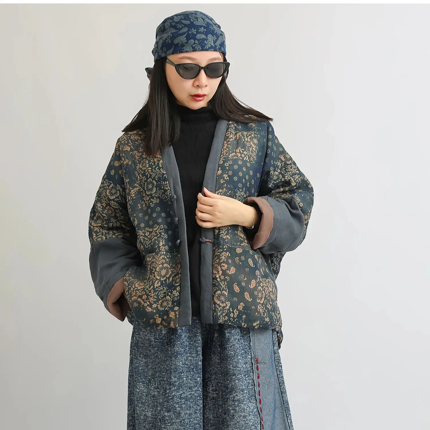 

LZJN Зимнее женское льняное пальто в китайском стиле в стиле ретро — хлопковая подкладка, лоскутный дизайн с принтом и силуэт свободного кроя.