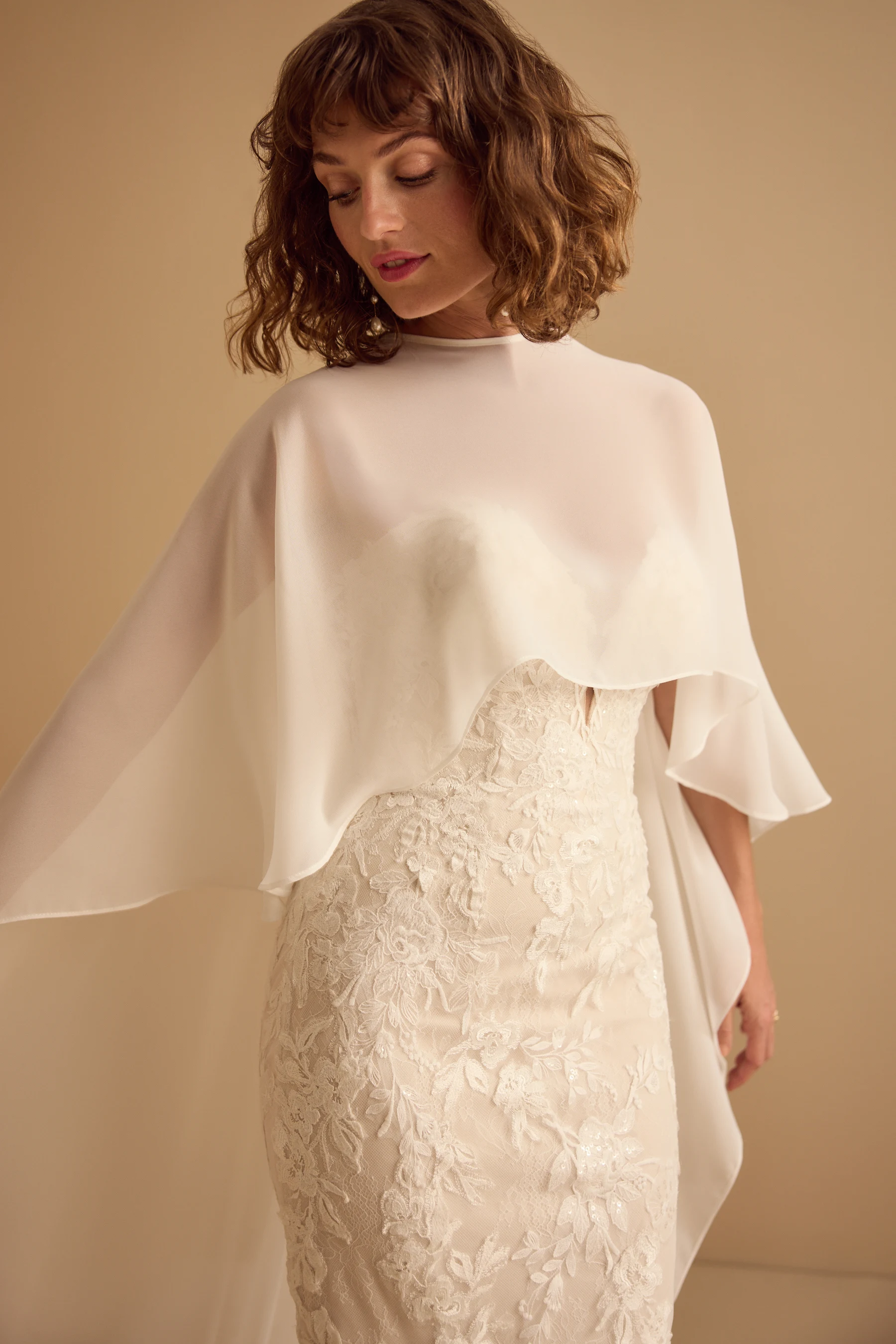 Customized Chiffon Wedding Cape Short Front Long Back Bride Wrap Bridal Shrugs Women Bride Accessory