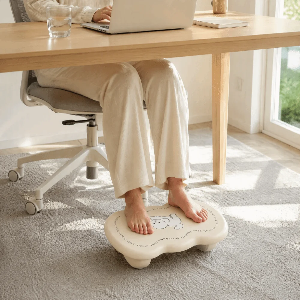 Sturdy Ergonomic Under Desk Footrest Hollow Out Nonslip Bottom Office Desk Leg Rest Comfortable 6 Level Foot Stool Bathroom