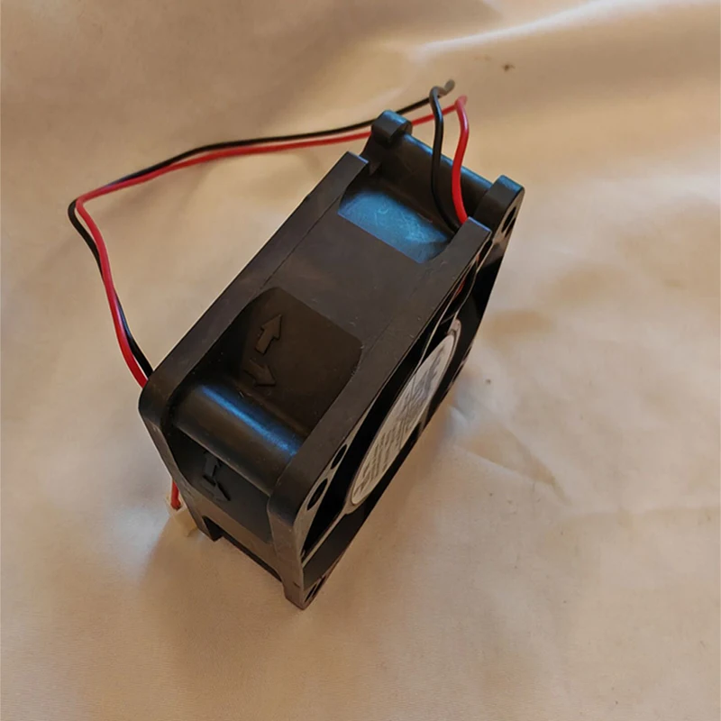 6025 D06A-24TS8 01 24V 0,15A 60*60*25MM inversor de 2 fios Ventilador de resfriamento silencioso