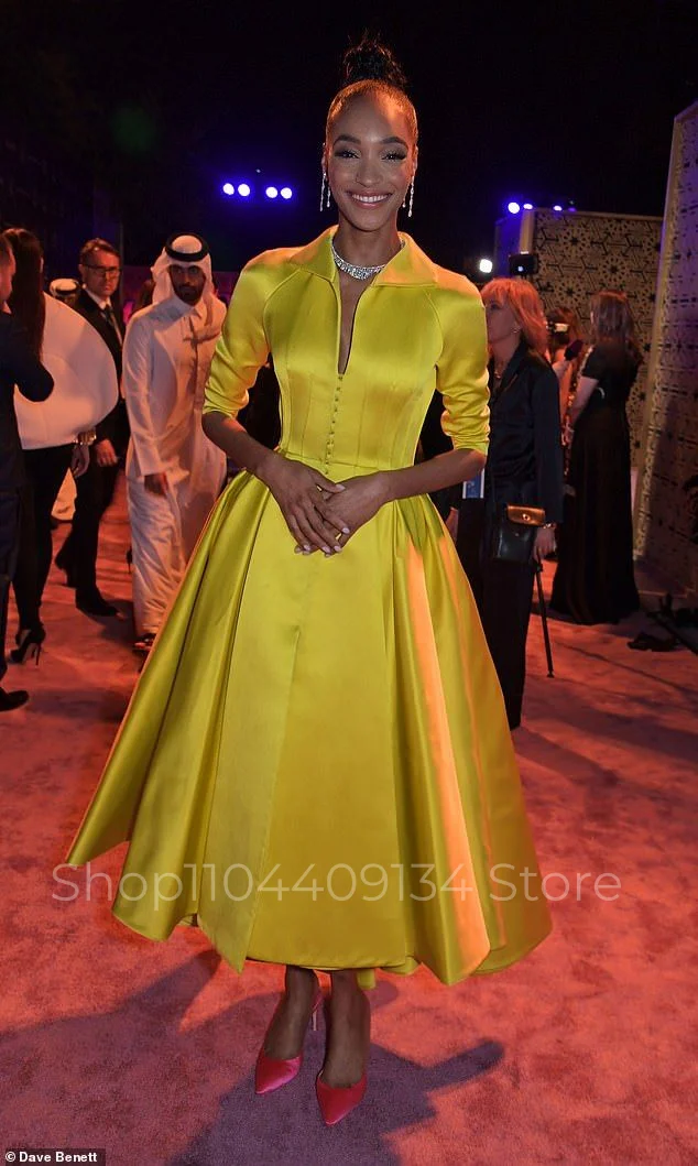 Simple Yellow Formal Evening Gown V-neck Half-sleeved Bridesmaid Dress Classic Luxury Party Dress 2026 Prom Dress Customized