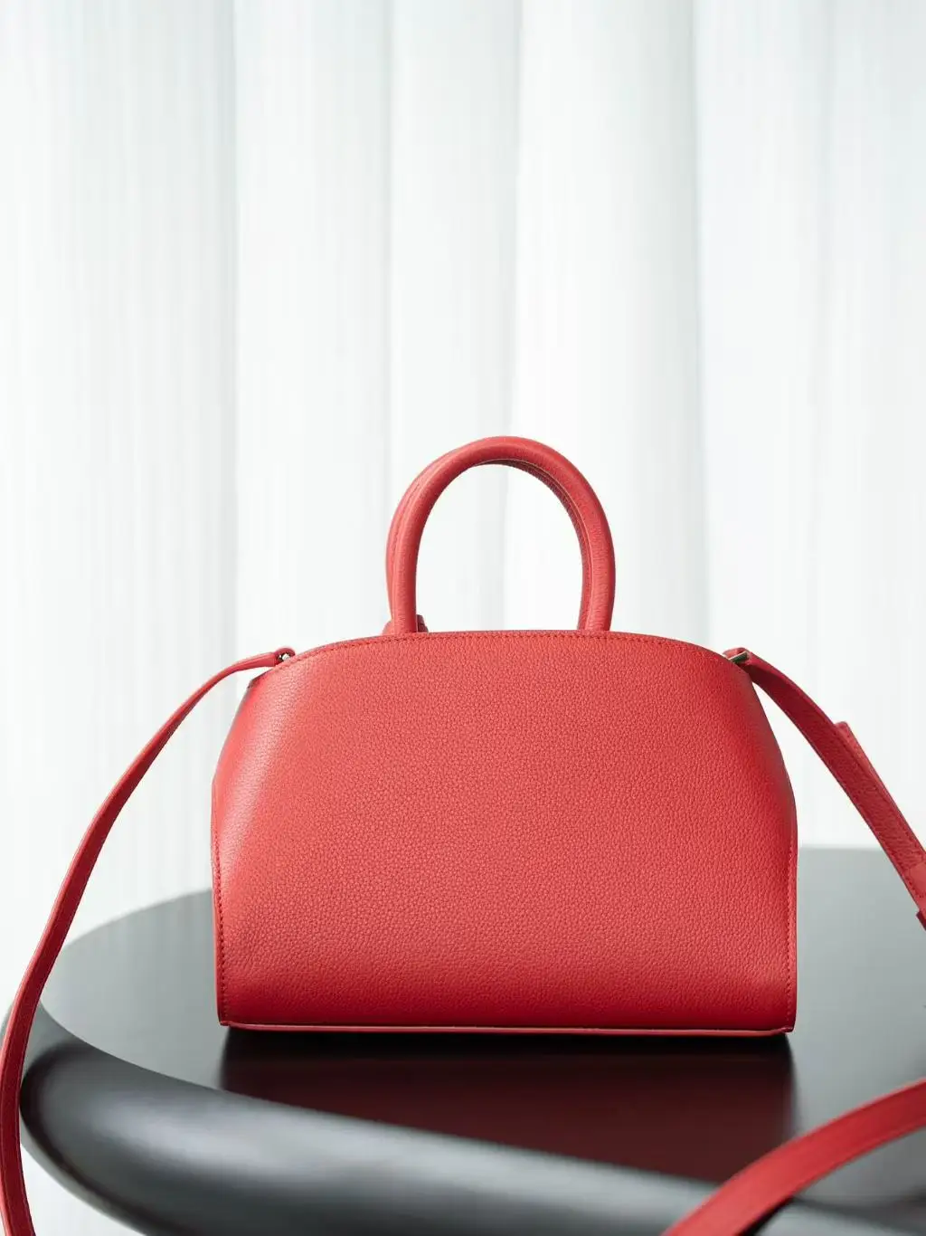 2026New women's shoulder bag, handbag, made of high-quality calfskin, soft leather