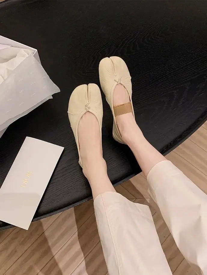 Large Size 43 Dermis Retro Round Split Toe Flat Shoes Women Casual Loafer Soft Moccasin Fashion Tabi Mary Jane Soft Sole Female