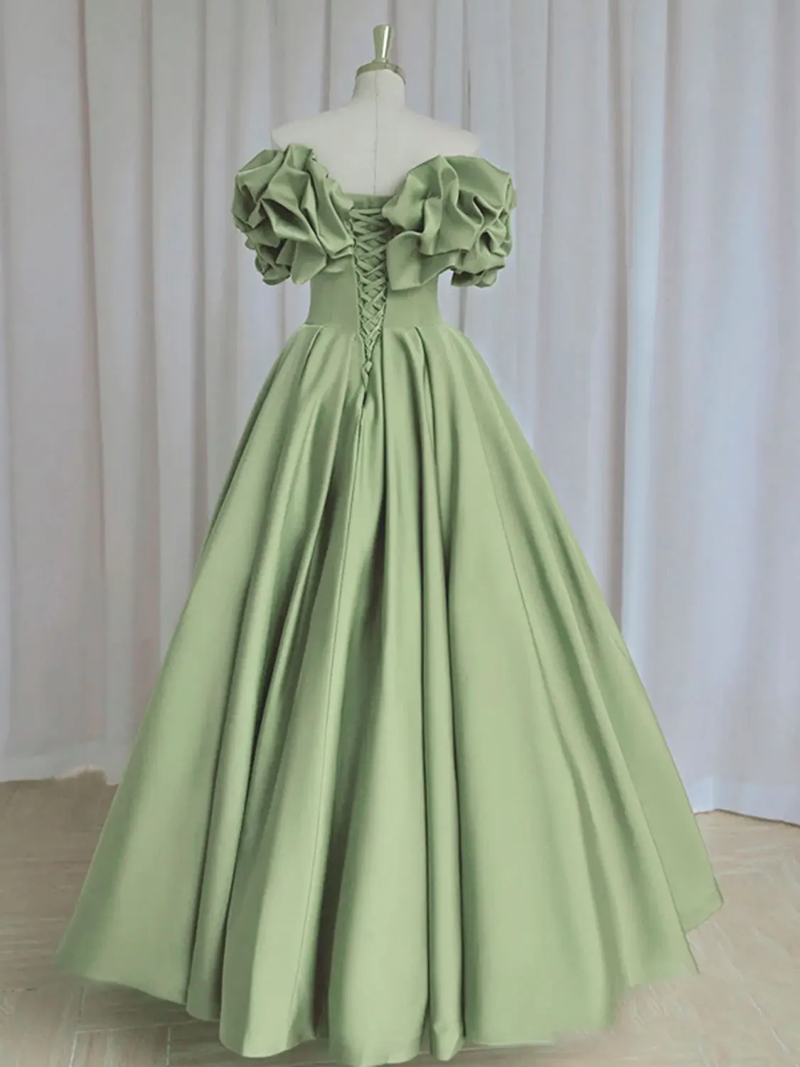 Vestido de noche largo de satén verde, vestido de baile largo hasta el suelo, hombros descubiertos, corsé con volantes en la espalda, vestidos formales de fiesta de graduación hechos a medida