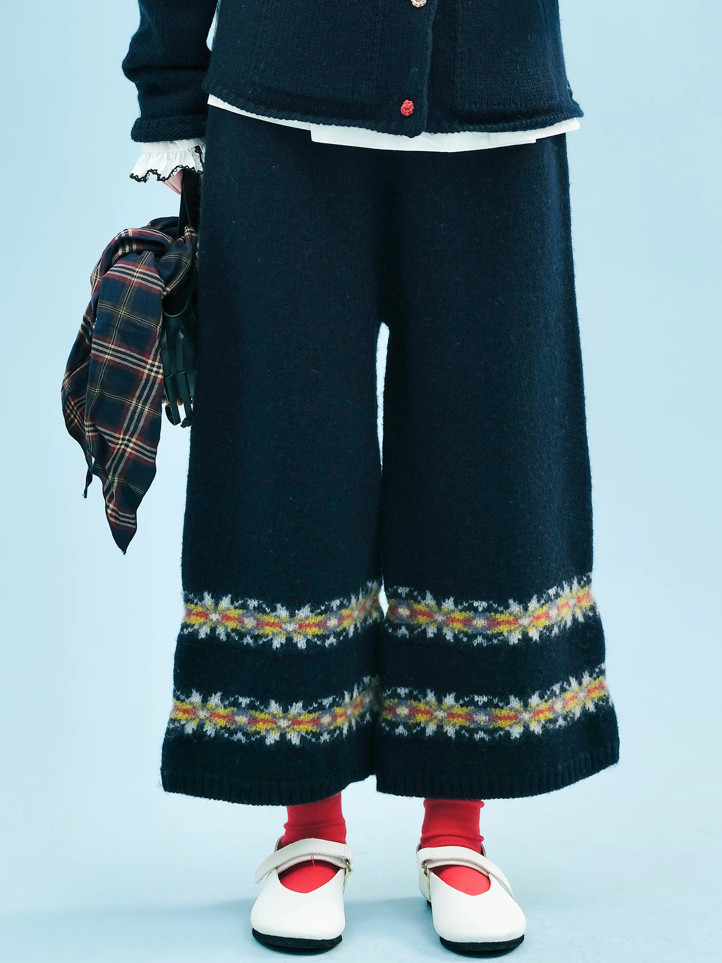 

imakokoni 2025 Winter Retro Artistic Fair Isle Wool Heavyweight Thick-Knit Wide-Leg Wool Trousers 255237