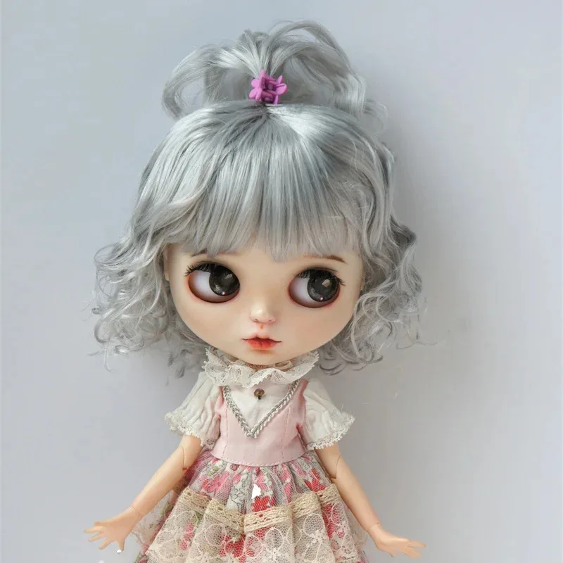 إكسسوارات دمى بجميع الأحجام JD813 شعر مستعار BJD صناعي مجعد وفوضوي نصف مربوط من الموهير