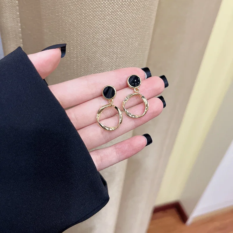Retro Style French Small Black Circle Earrings Without Piercing Hole Temperament Ear Clips Earrings for Women Female Party