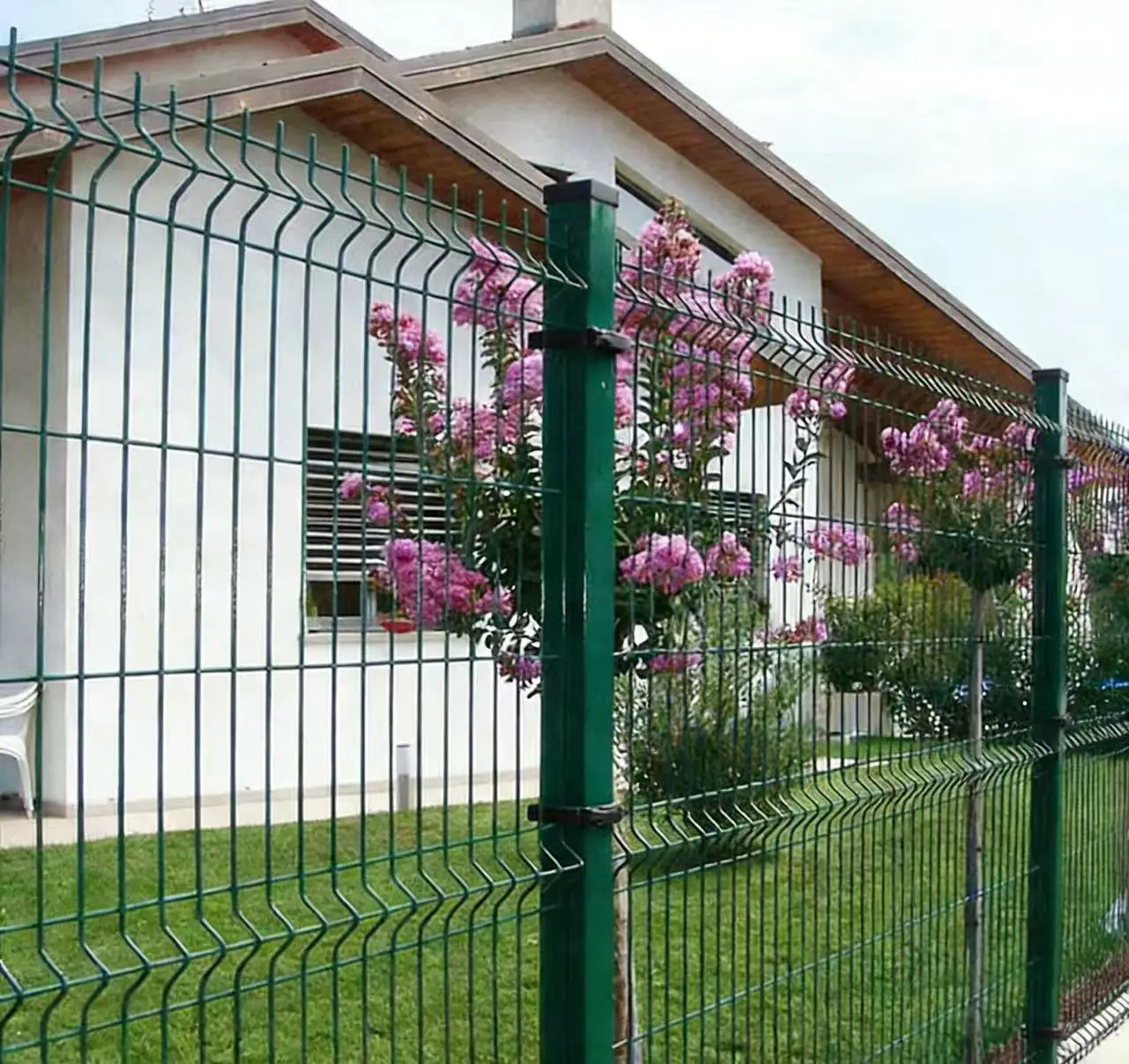 Classic Design Steel Wire Mesh Fence Easily Assembled Highway Fence Panel Factory Supply Welded Wire Mesh Fence