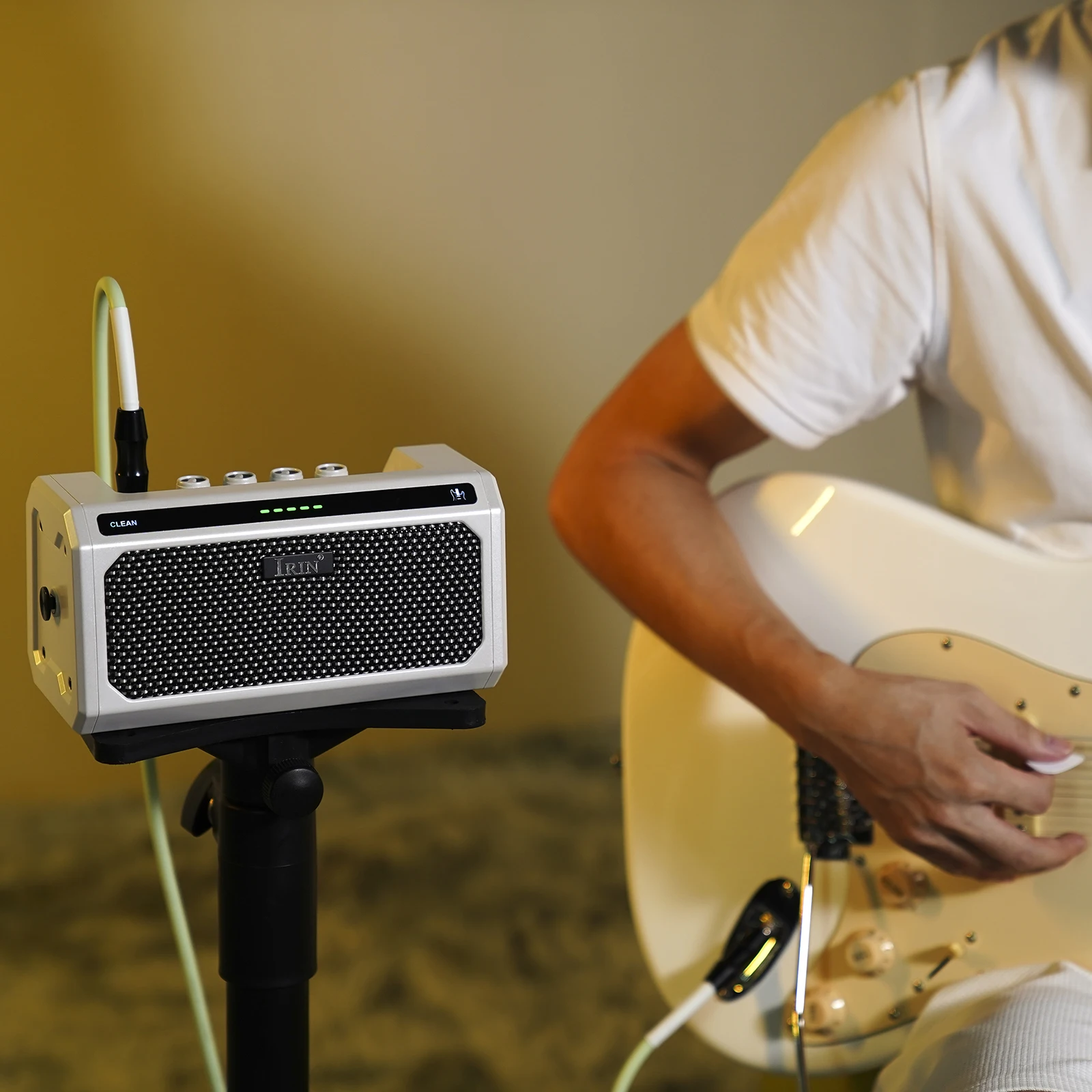 IRIN 10 W Gitaarversterker Oplaadbare AMP-luidspreker met Clean/Delay/Overdrive/Distortion/Metal/Reverb 5 uur batterijduur