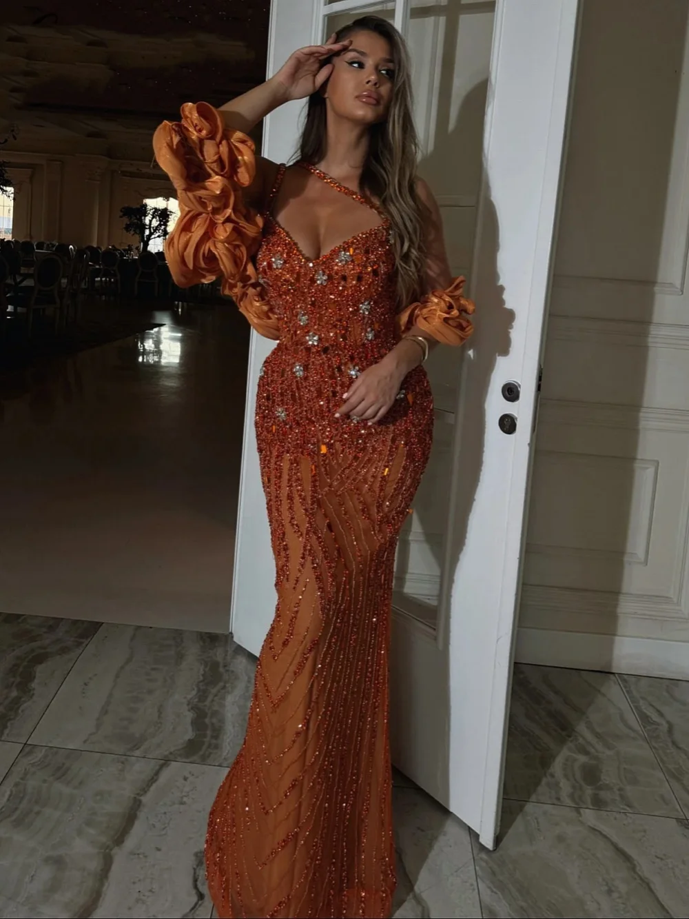 Abiti da sera a sirena con illusione Abiti da ballo senza maniche con scollo a cuore Guaina con perline di cristallo Abiti da festa lunghi fino al pavimento personalizzati