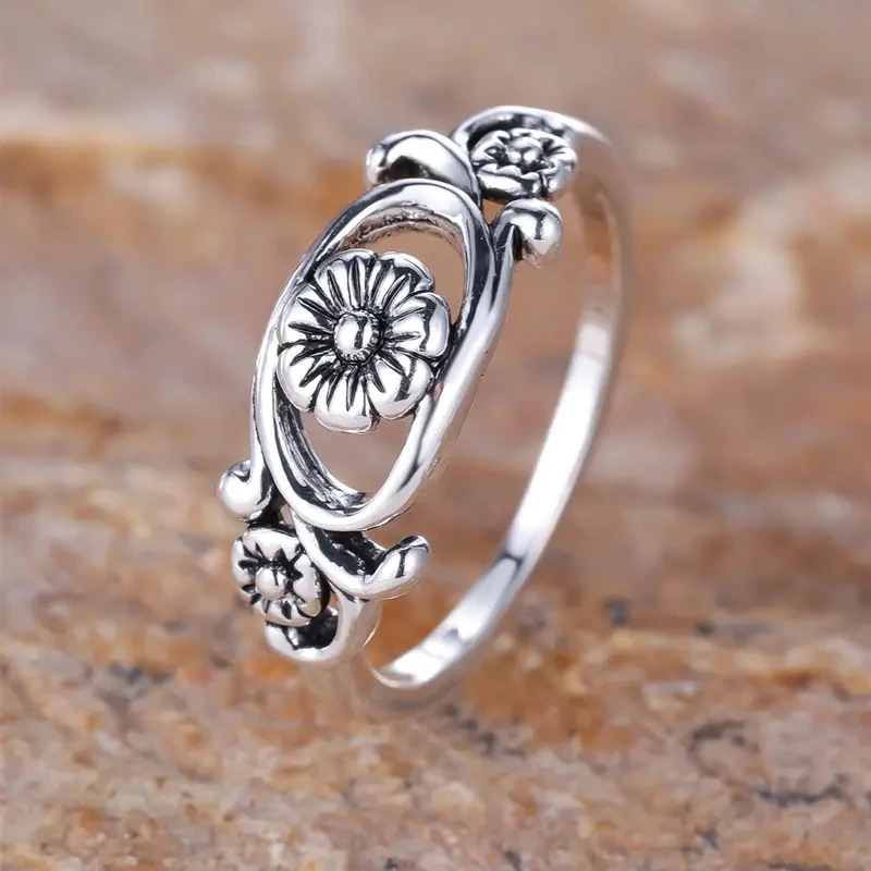 Huitan Low-key Graceful Flower Finger Ring Female Engagement Jewelry Vintage Style Aesthetic Accessories for Wedding Ceremony