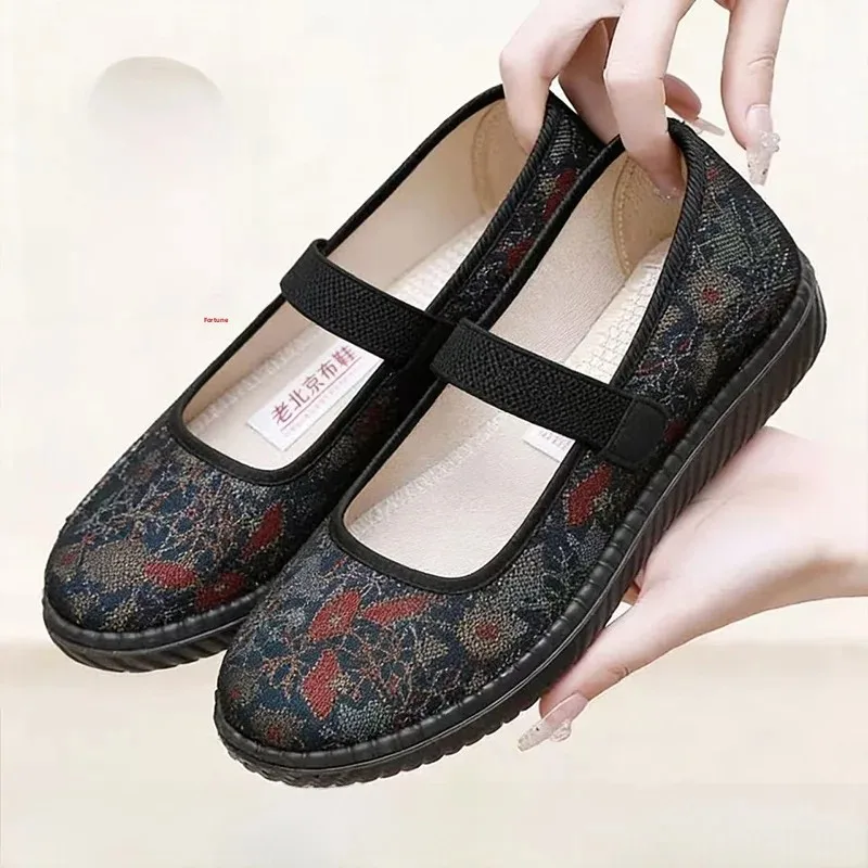 Beijing Ladies Traditional Embroidered Cotton Shoes Comfortable Breathable Anti-slip Flat Heel round Toe Spring Autumn Style