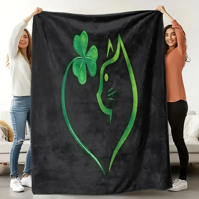

Four-leaf clover and cat silhouette flannel blanket, light and soft gift, nap blanket, suitable for bed, sofa, camping, travel