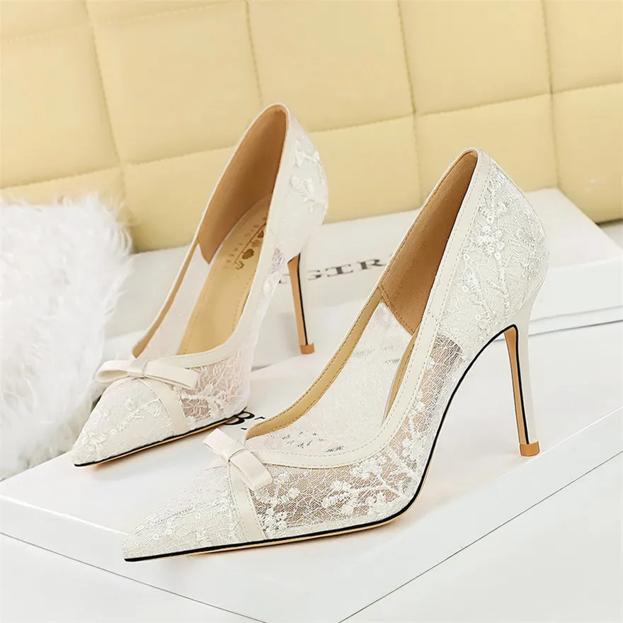 

Новые женские пикантные туфли на очень высоком каблуке с острым носком и бантом, кружевные сетчатые женские тонкие одинарные туфли с неглубоким носком