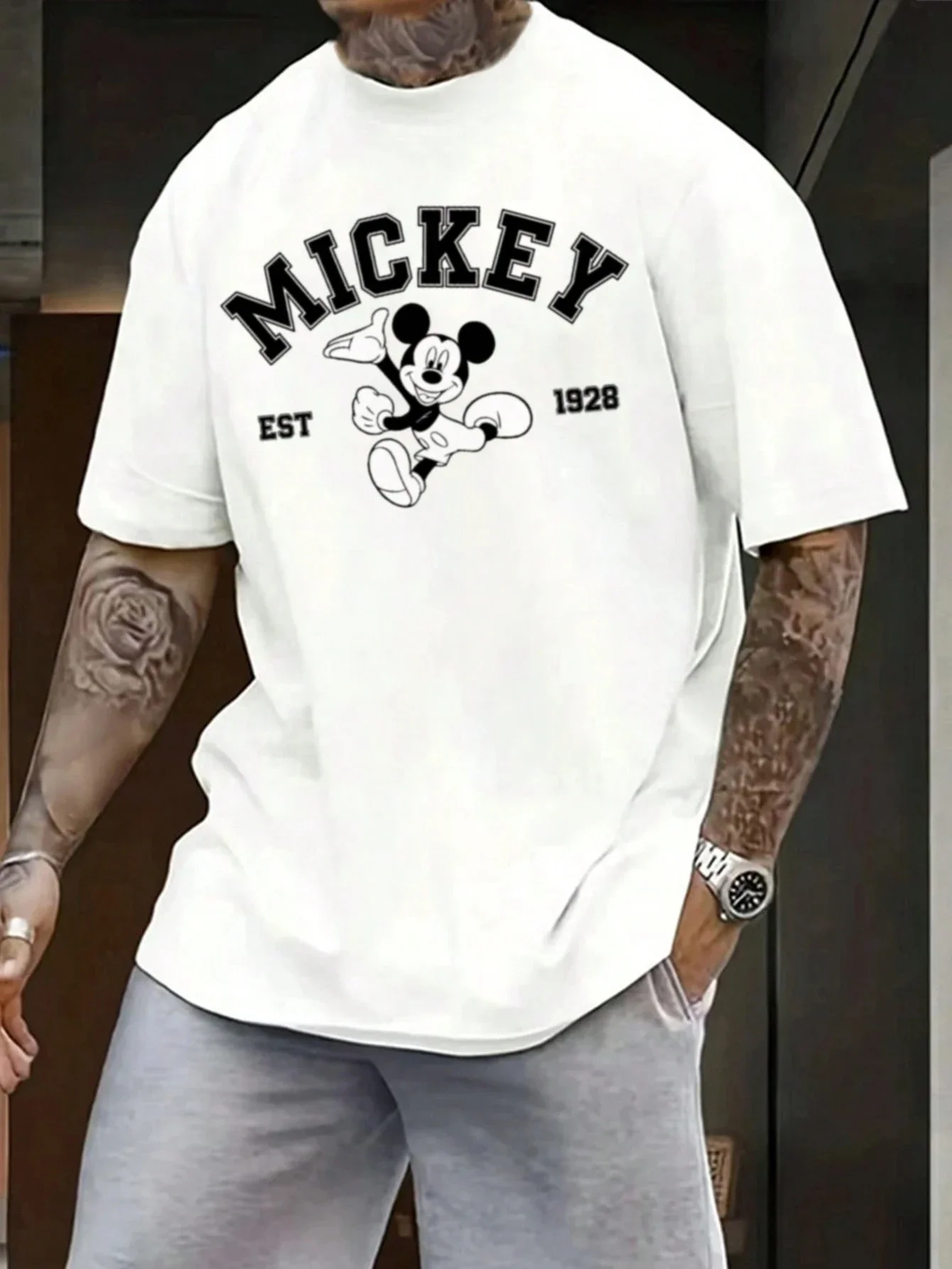 

Disney Mickey Mouse casual cartoon print short-sleeved T-shirt, men's style, summer loose fit, suitable for family wear, 21st