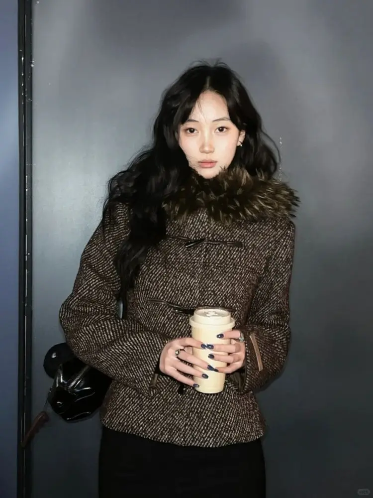 Lazy and Relaxed Retro Temperament Atmosphere Top Autumn and Winter New Fashion Simple Fur Collar Horn Buckle Coat