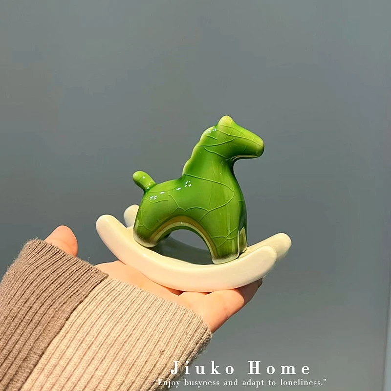 

Ice crack rocking horse tabletop ceramic ornament, high-end creative gift crafts