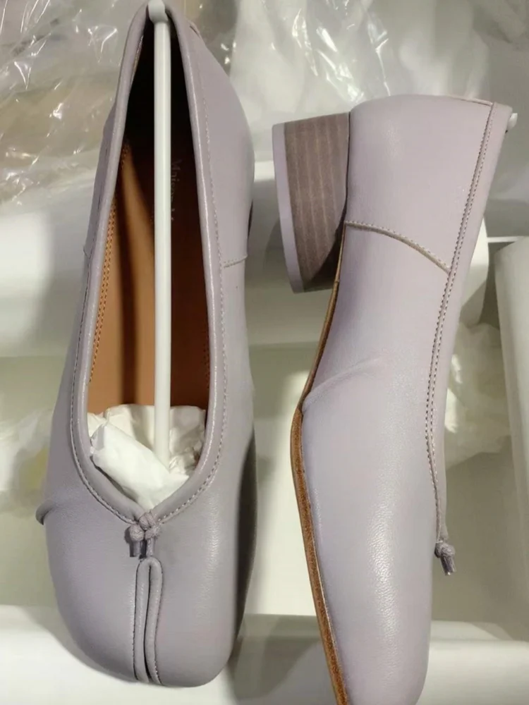 2025 model, genuine leather material, thick-soled heel, minimalist design, vintage-style distressed mid-heeled open-toe ballet f
