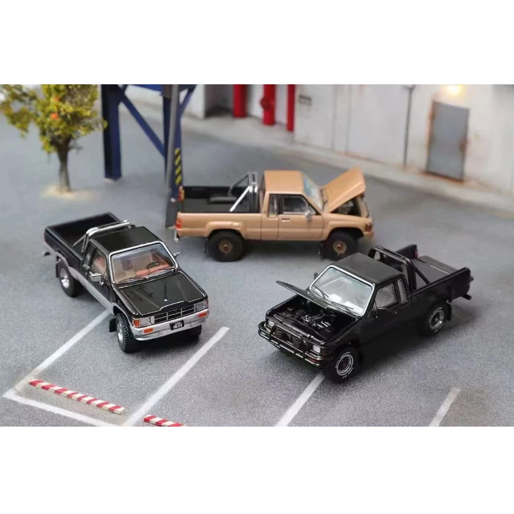 

Литая под давлением модель автомобиля GCD 1:64 Hilux SR5 XTRA Cab 1985.