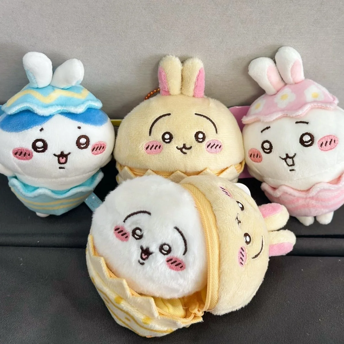 bonecas-de-pelucia-da-serie-de-pascoa-chiikawa-usagi-kawaii-desenho-animado-pingente-para-bolsa-hachiware-presente-de-aniversario-para-meninas-nova-colecao-macias