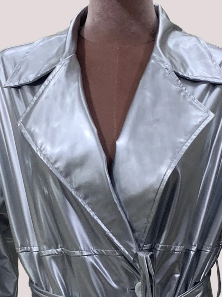 เนราซูรีฤดูใบไม้ร่วงยาวพิเศษนุ่มน้ำหนักเบาเงินหนังเทียมเทรนช์โค้ตผู้หญิงผ้าคาดเอวเสื้อผ้าดีไซเนอร์สุดหรูเสื้อคลุม