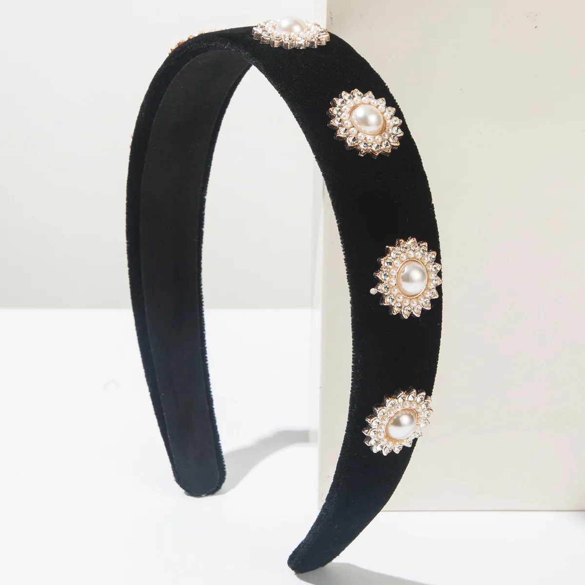 2025 new versatile going out girl headgear Japanese and Korean temperament fashion Internet celebrity headband retro simple pers