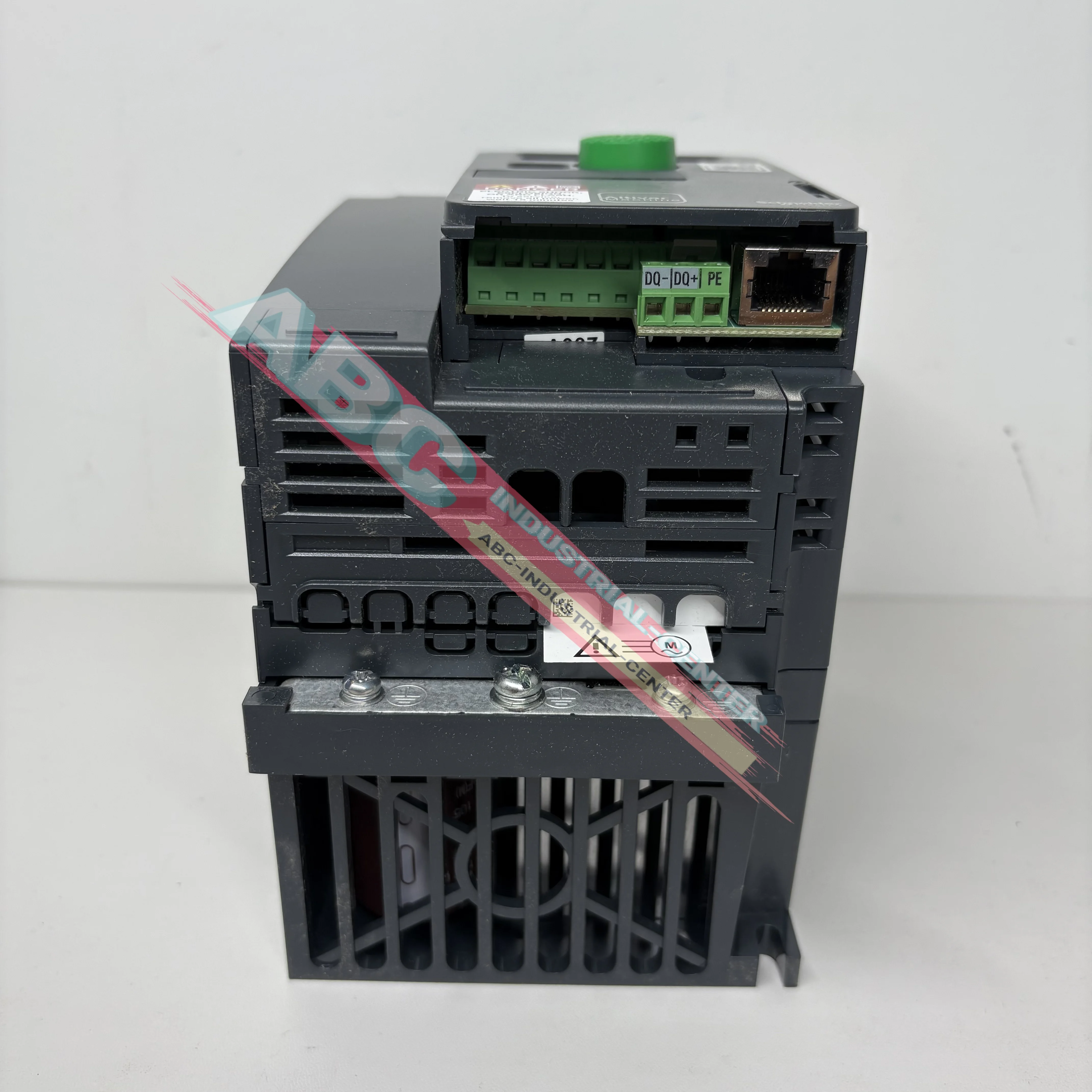 محول تردد ATV320U22M2C جديد في الصندوق