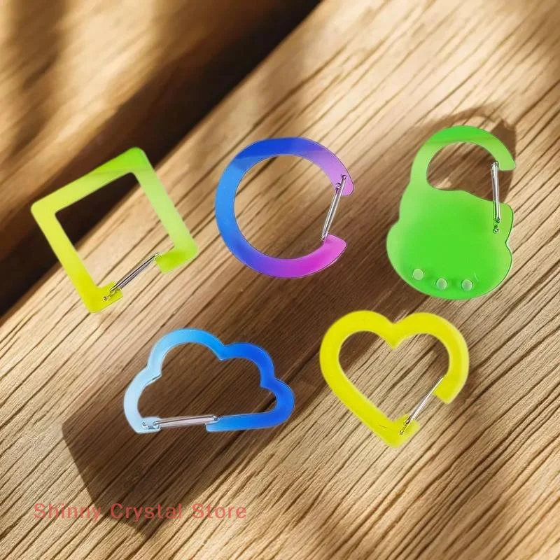 الاكريليك سلسلة مفاتيح من الكرتون سحابة شكل قلب تسلق زر حلقة تسلق حقيبة المفاتيح