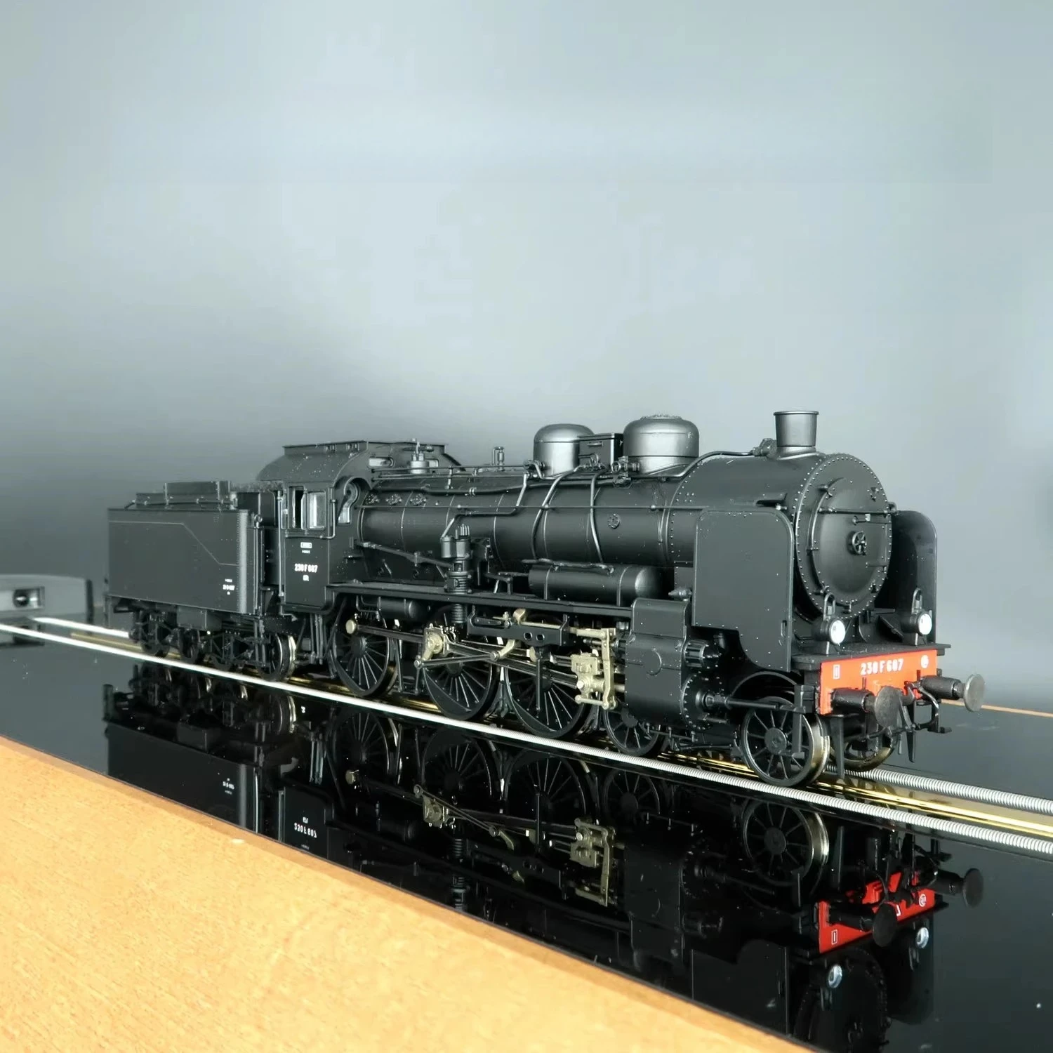 

ROCO HO Scale Toy Train 71386 BR38 Type DCC Synchronized Steam Locomotive with SNCF Maintenance Light Train Model Boys Gift