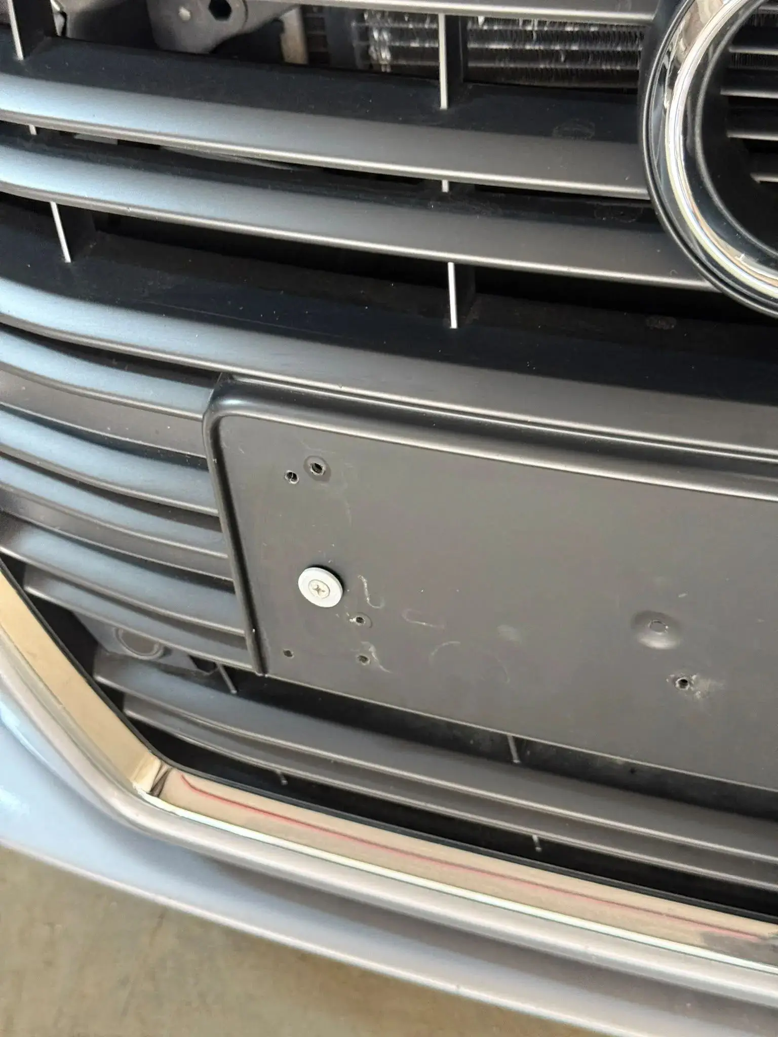 Universelle abnehmbare Kennzeichenhalterung aus Kunststoff, Halterung für Fahrzeugschilder, Auto-Außenaccessoire – Detail 6