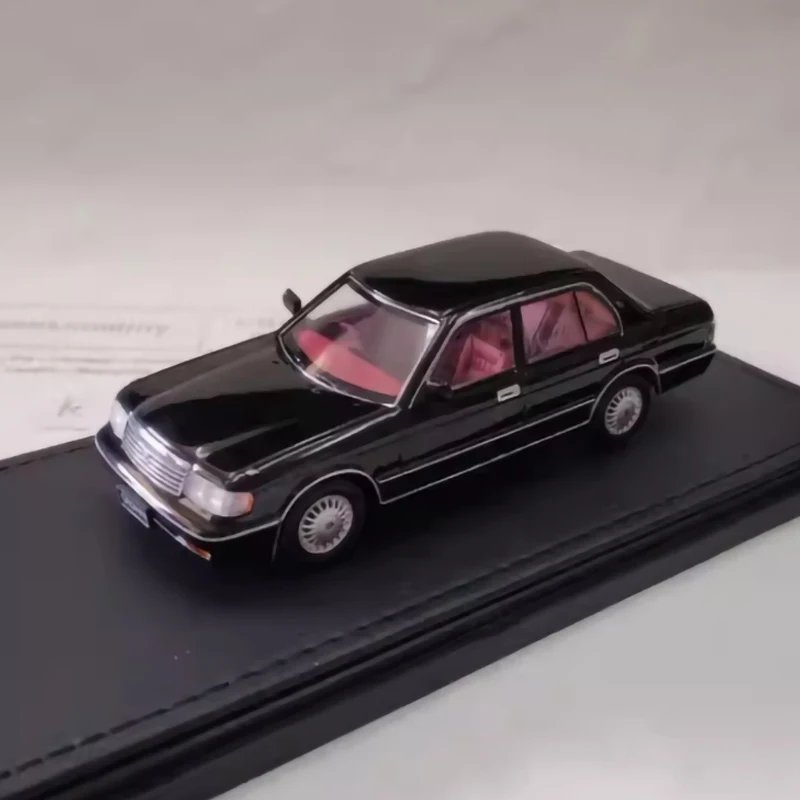 Diecast Alloy 1:43 Scale CROWN 1990s Sedan 133 Vintage Cars Model Adult Toys Classics Souvenir Nostalgia Gifts Static Display