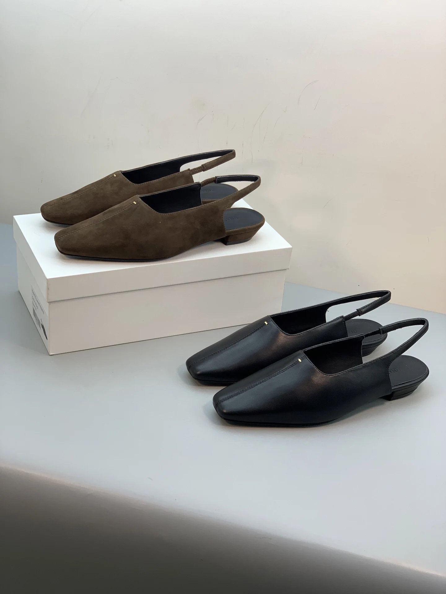 

Новые женские люксовые сандалии из овчины Весна 2026: высококачественная итальянская состаренная кожаная подошва, уникальный модный дизайн