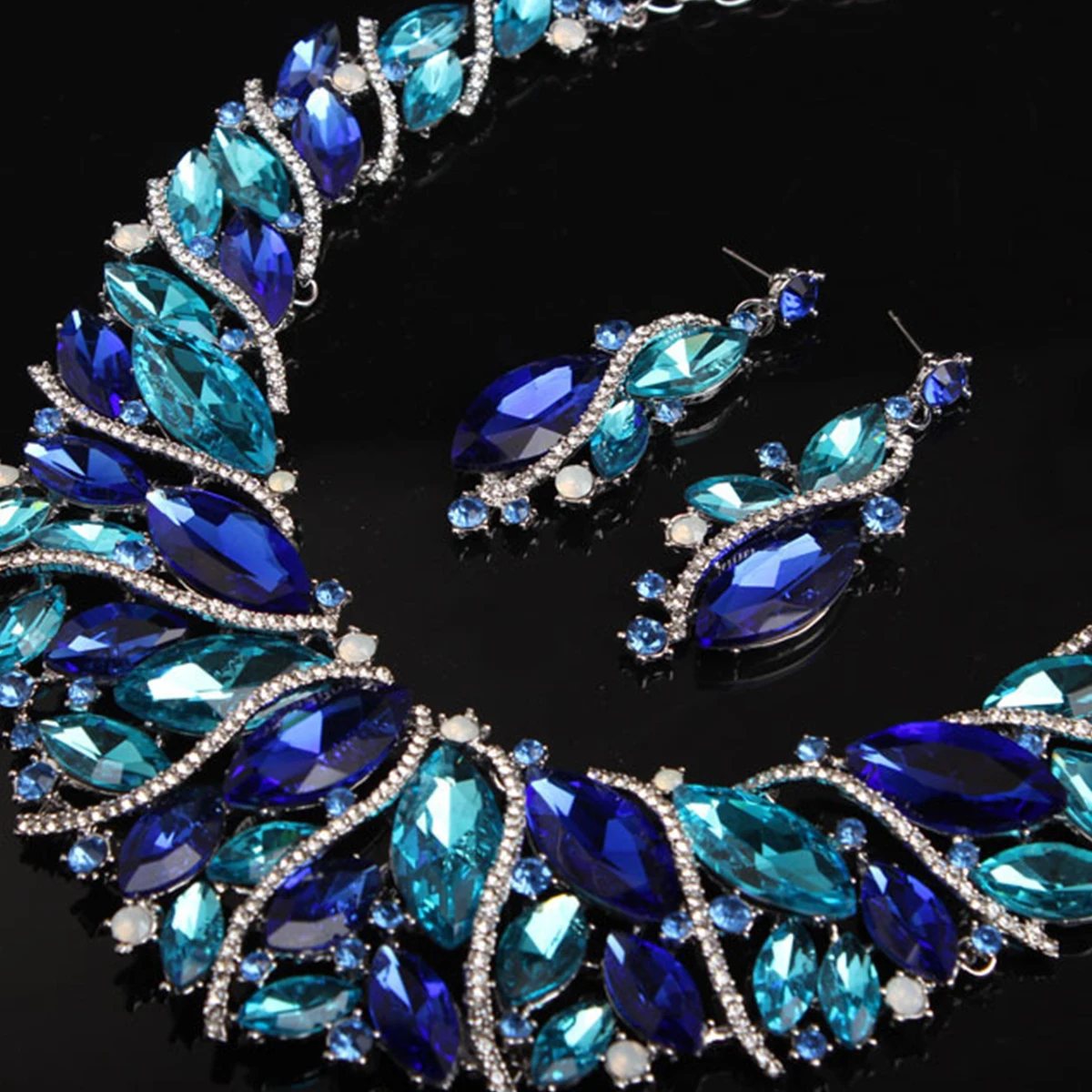 Fashion Crystal Gems Necklace Earrings Set for Women Attending Banquet Wedding Bridesmaid Exquisite Luxury Jewelry Accessories